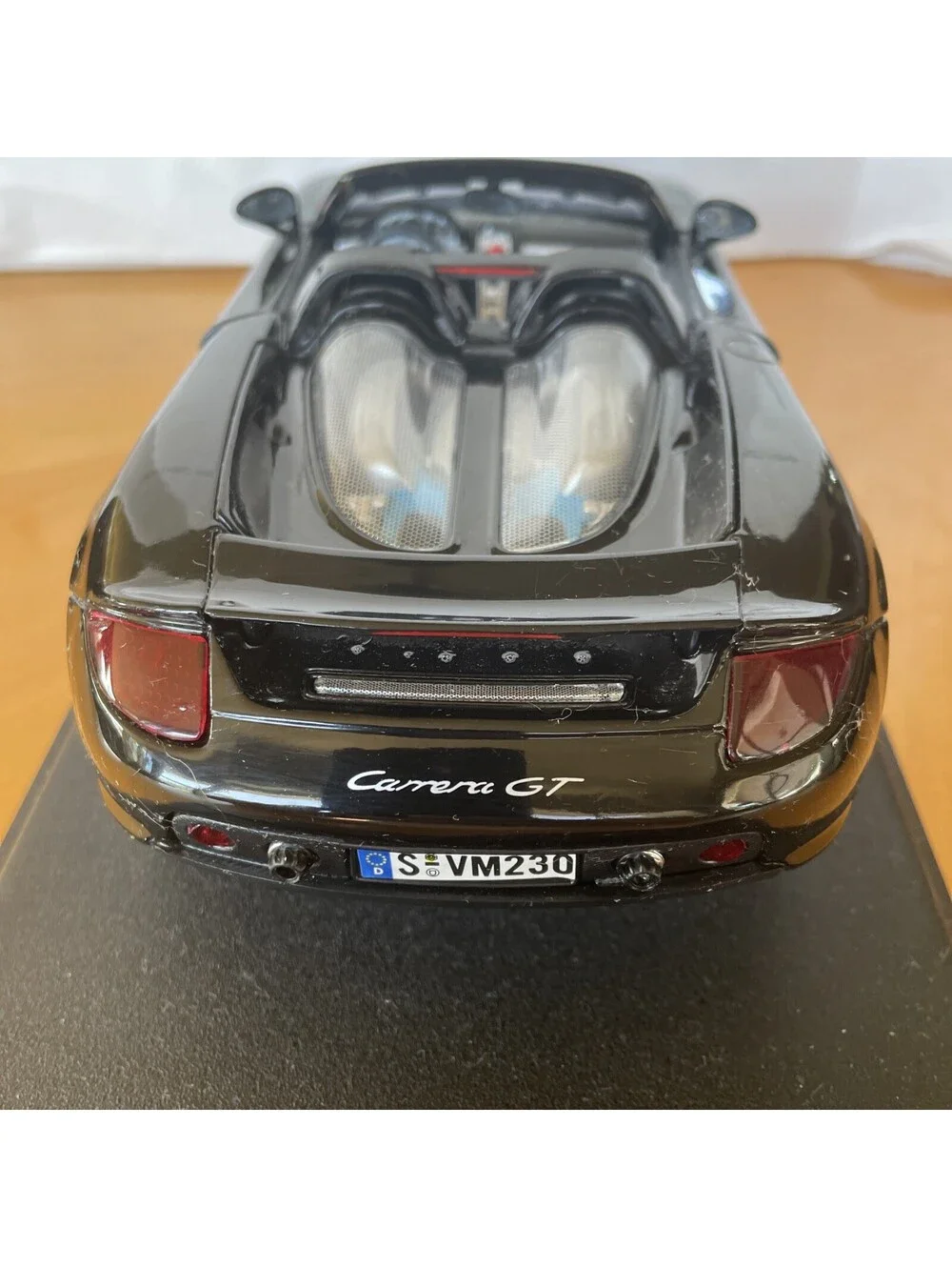 MOTORMAX 1:18 PORSCHE CARRERA GT BLACK - 73163 Die Cast Car Rare with Base